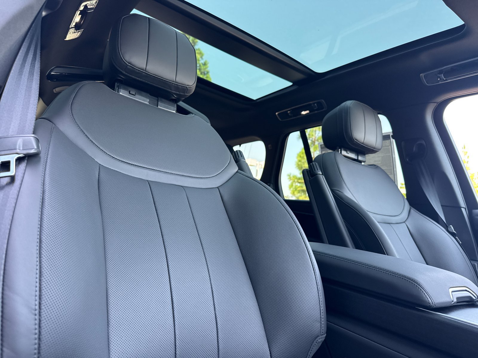 New 2026 Land Rover Range Rover SE AWD/4WD image 17