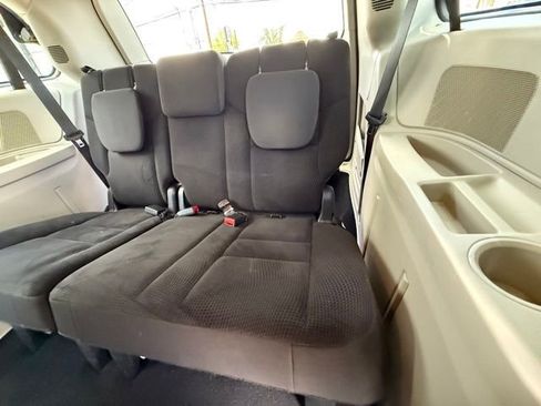 Used 2019 Dodge Grand Caravan SE w/ UConnect Hands-Free Group image 26