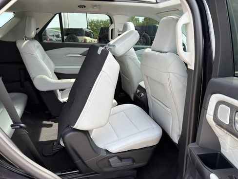 Used 2025 Ford Explorer Platinum w/ Ultimate Package AWD/4WD image 13