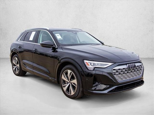 Used 2024 Audi Q8 e-tron Premium Plus AWD/4WD image 3