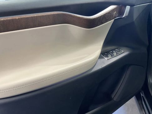 Used 2017 Tesla Model X 75D image 11