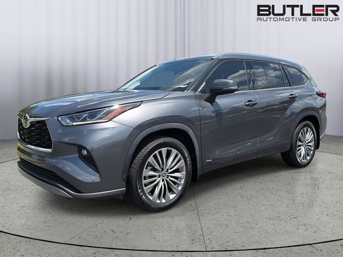 Used 2022 Toyota Highlander Platinum AWD/4WD image 1