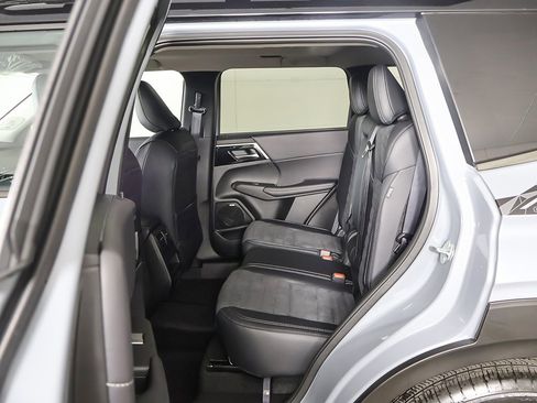 New 2026 Mitsubishi Outlander Trail Edition image 33