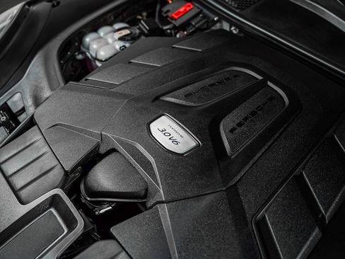 Certified 2023 Porsche Cayenne AWD/4WD image 13