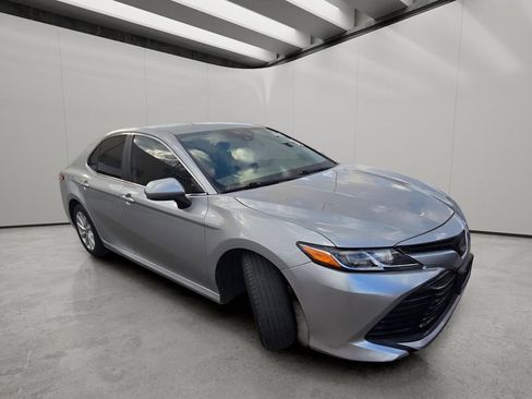 Used 2020 Toyota Camry LE image 13