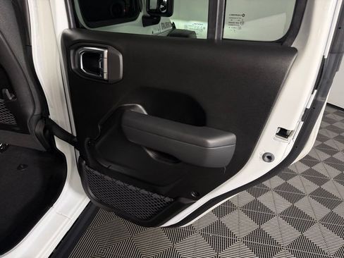 Used 2026 Jeep Wrangler Unlimited Rubicon AWD/4WD image 45