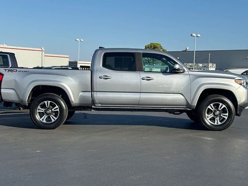 Used 2019 Toyota Tacoma TRD Sport image 6