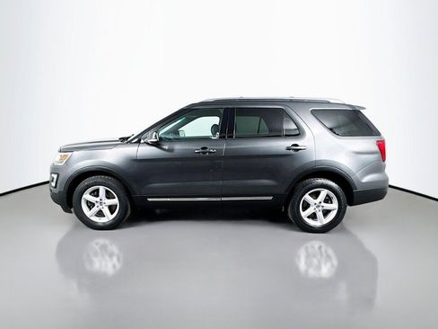 Used 2017 Ford Explorer XLT w/ Equipment Group 202A AWD/4WD image 2