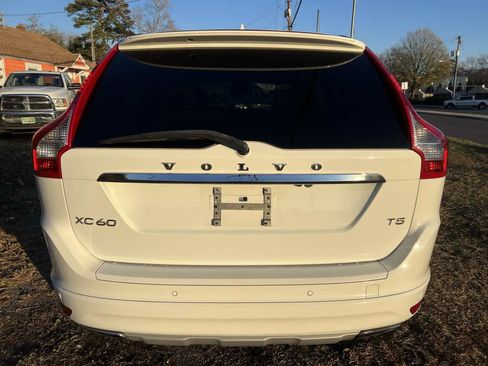 Used 2016 Volvo XC60 T5 Premier w/ Proximity Package image 16