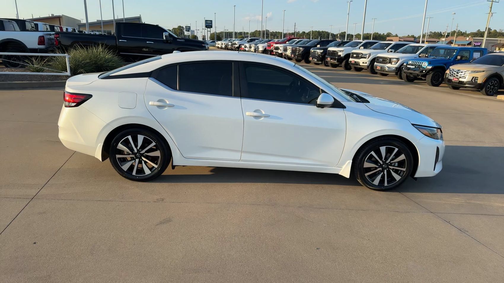 Used 2024 Nissan Sentra SV w/ SV Premium Package FWD image 2