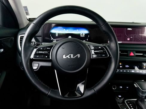 Certified 2024 Kia Seltos EX FWD image 3