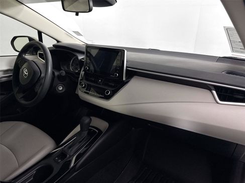 Certified 2021 Toyota Corolla LE image 32