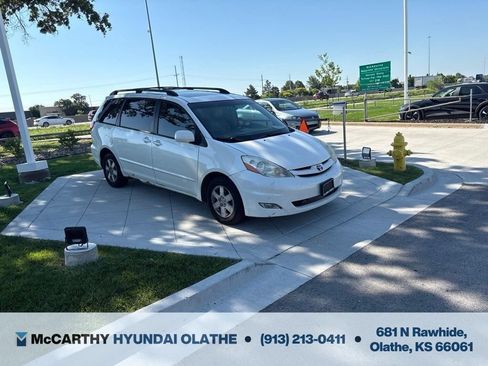 Used 2009 Toyota Sienna XLE FWD image 9