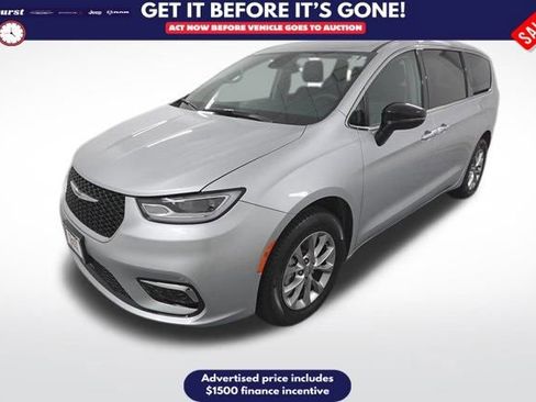 Used 2024 Chrysler Pacifica Touring-L image 1