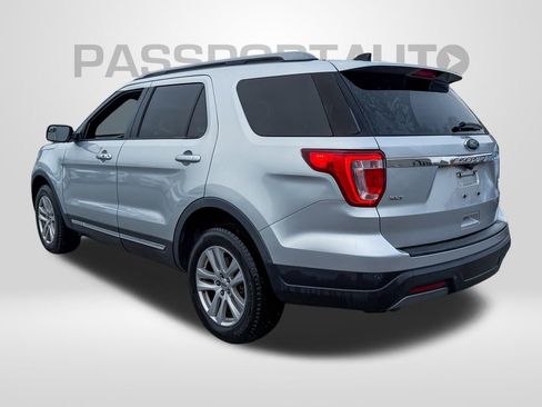 Used 2019 Ford Explorer XLT image 5