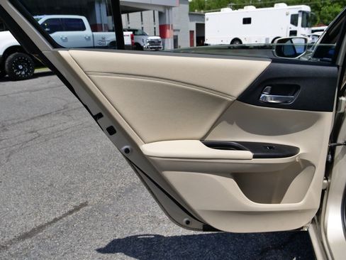 Used 2015 Honda Accord EX image 22