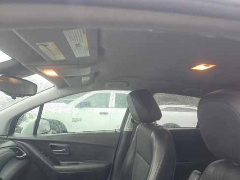 Used 2020 Chevrolet Trax LT w/ LT Convenience Package image 27