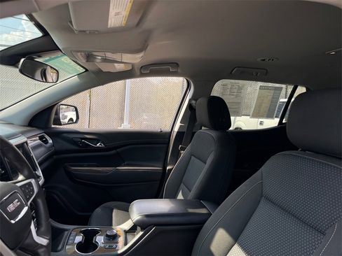 Used 2023 GMC Acadia SLE w/ Driver Convenience Package image 10