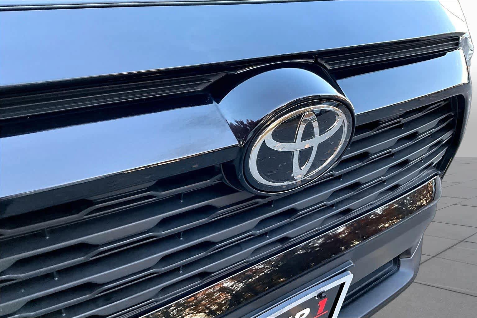 Used 2025 Toyota RAV4 XLE w/ Weather Package AWD/4WD image 27
