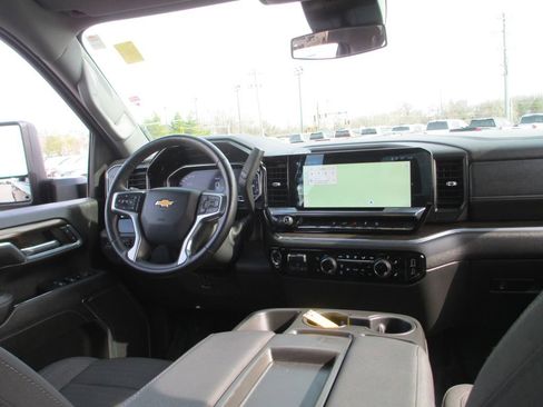Used 2024 Chevrolet Silverado 2500 LT image 24