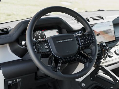 Used 2025 Land Rover Defender 90 S AWD/4WD image 9