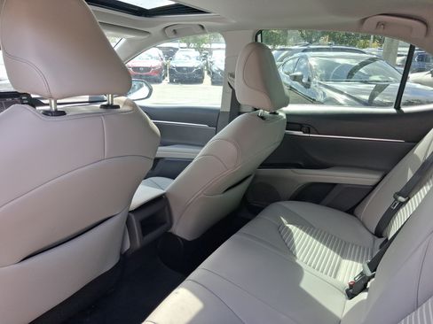 Used 2024 Toyota Camry SE FWD image 5