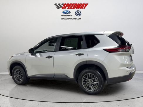 Used 2024 Nissan Rogue S FWD image 9