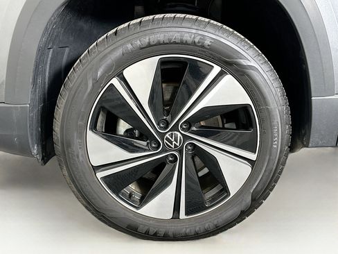 Used 2024 Volkswagen Taos SE image 11