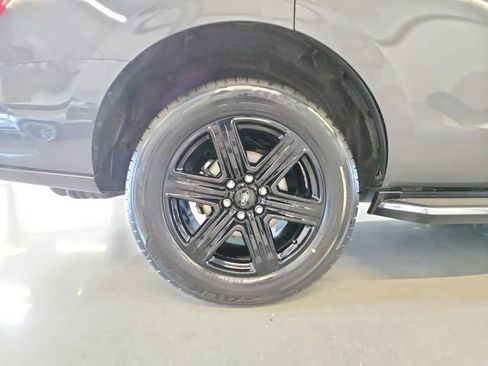 Used 2020 Ford Expedition XLT w/ Equipment Group 202A AWD/4WD image 28