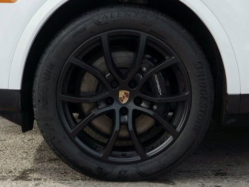 Certified 2025 Porsche Cayenne Coupe image 12