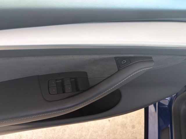Used 2024 Tesla Model Y Long Range AWD/4WD image 2
