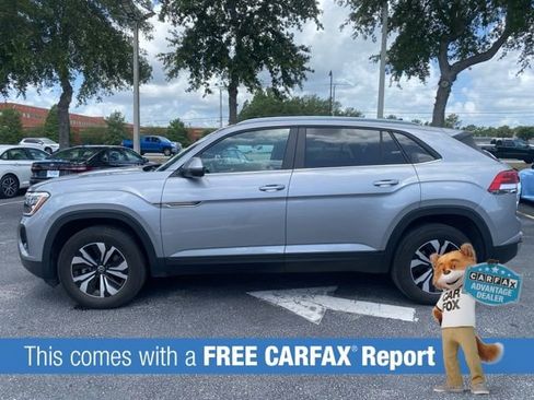 Used 2024 Volkswagen Atlas Cross Sport SE FWD image 2