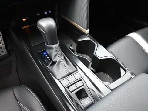 Used 2025 Toyota Camry SE image 30