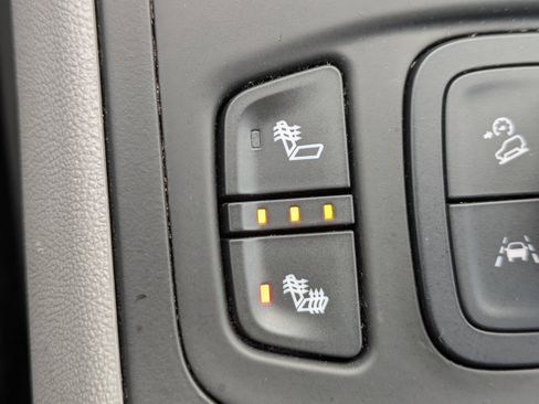 Used 2023 GMC Terrain SLT image 25