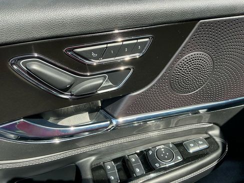 Certified 2024 Lincoln Corsair FWD image 16