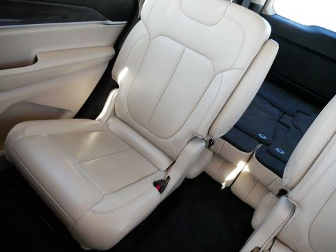 Used 2021 Jeep Grand Cherokee L Limited image 12