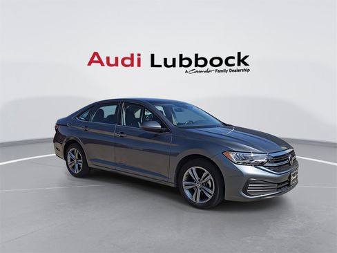 Used 2024 Volkswagen Jetta SE image 2