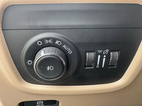 Used 2023 Jeep Grand Cherokee L Limited w/ Luxury Tech Group II RWD image 35