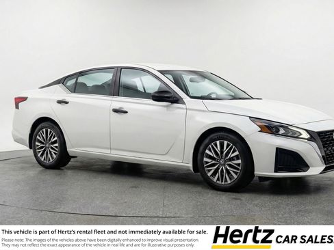 Used 2025 Nissan Altima 2.5 SV image 1