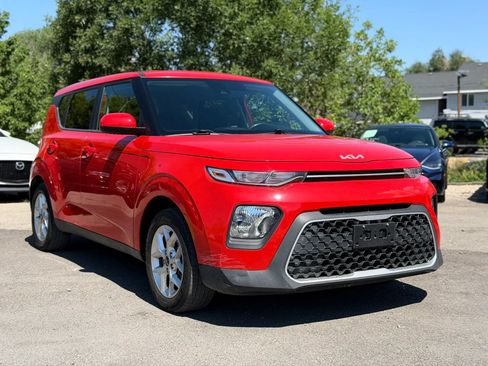 Used 2022 Kia Soul LX w/ Technology Package FWD image 1