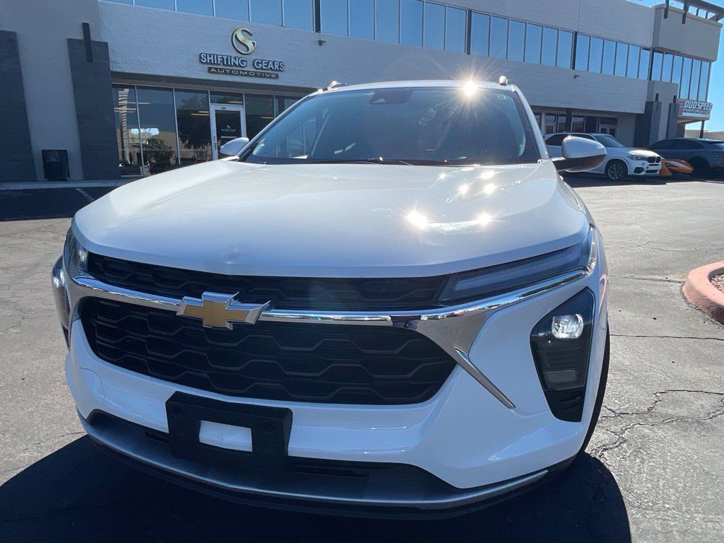 Used 2025 Chevrolet Trax LT w/ Driver Confidence Package FWD image 7