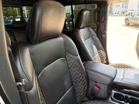 Used 2023 Jeep Gladiator Overland AWD/4WD image 24