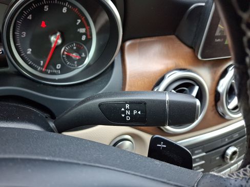 Used 2019 Mercedes-Benz GLA 250 4MATIC image 16