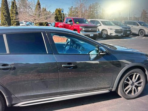 Used 2015 Volvo V60 T5 Cross Country w/ Climate Package image 4