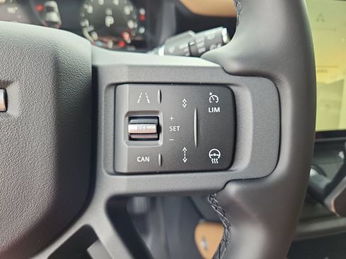 New 2026 Land Rover Defender 110 X-Dynamic SE AWD/4WD image 18