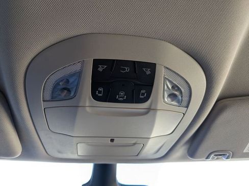 Used 2023 Chrysler Pacifica Touring-L image 21