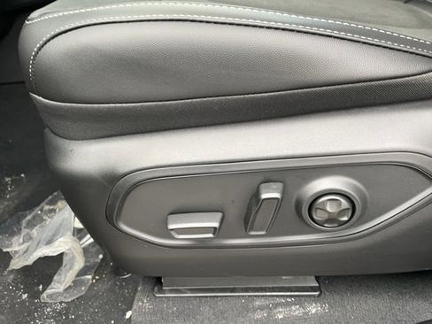 New 2025 Jeep Grand Cherokee image 16