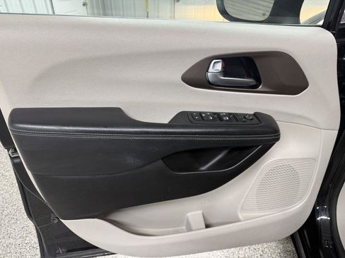 Used 2021 Chrysler Voyager Lxi image 20