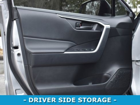 Used 2025 Toyota RAV4 LE image 5