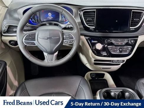 Used 2024 Chrysler Pacifica Limited FWD image 29